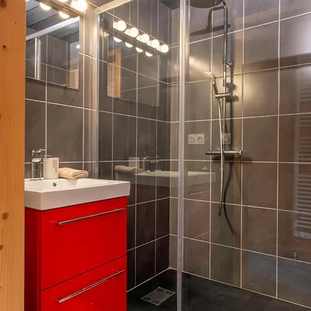 Des Cimes, Chaleureux Avec Jacuzzi Et Sauna Dağ evi *