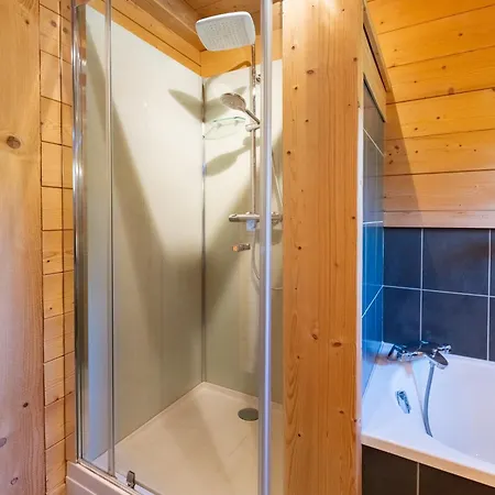 Des Cimes, Chaleureux Avec Jacuzzi Et Sauna Dağ evi