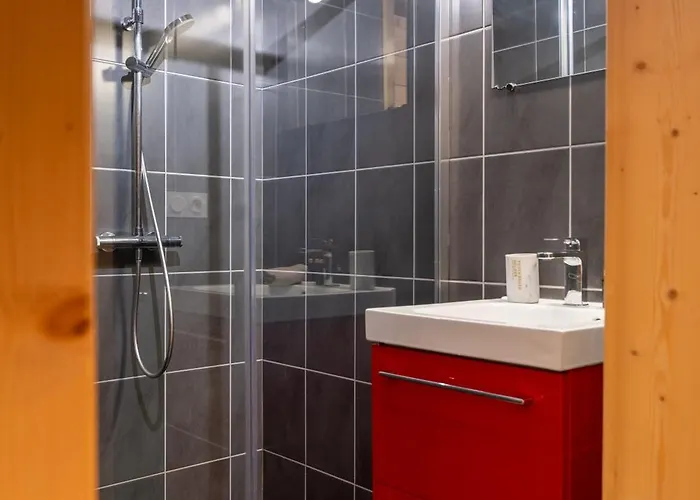 Des Cimes, Chaleureux Avec Jacuzzi Et Sauna Chalet *